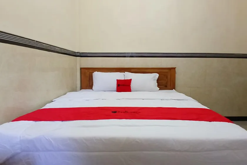 RedDoorz at Dien Homestay Syariah Alun-alun Pasuruan - Image 1