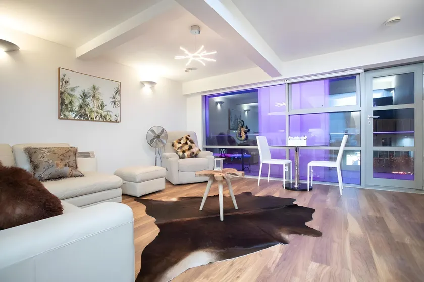 Live in Leeds Millenium Square Apartment - Image 1