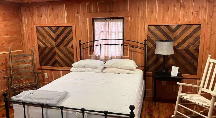 Hunters Retreat - Image 1