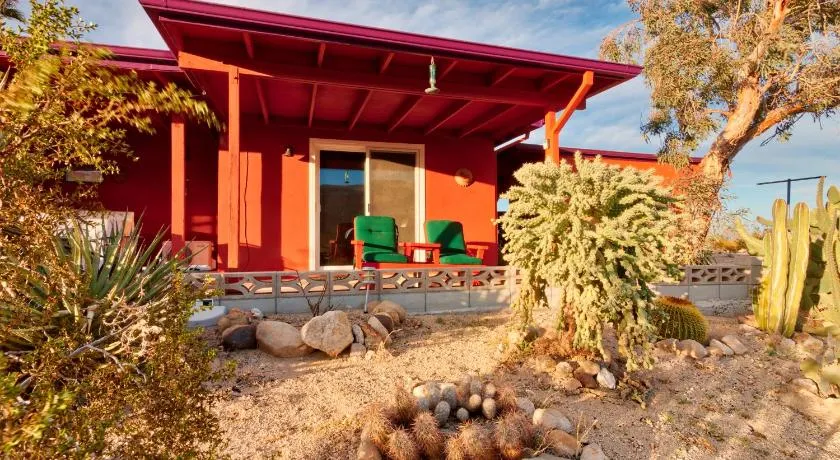 Chuck's Cabin in una Joshua Tree Community - Image 1