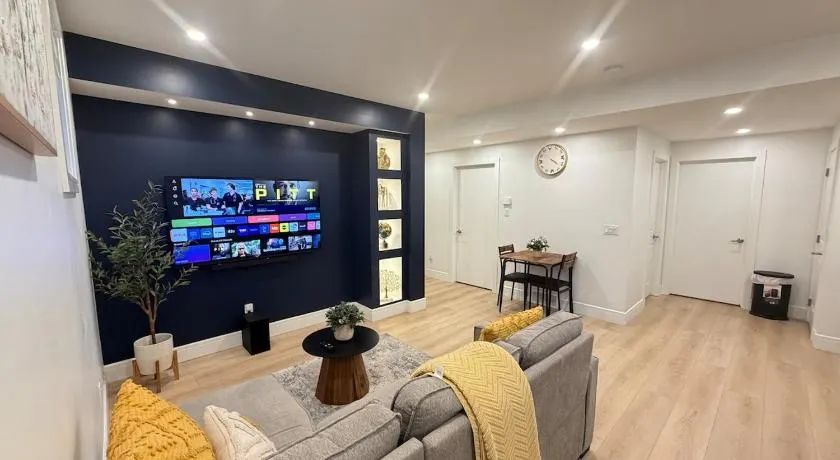 Modern 1BR Private Suite NW Near Airport & Amazing Shopping! Free Netflix, Parking! - Image 1