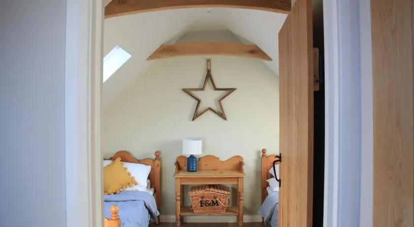 Charming and luxury retreats on our farm - Image 1