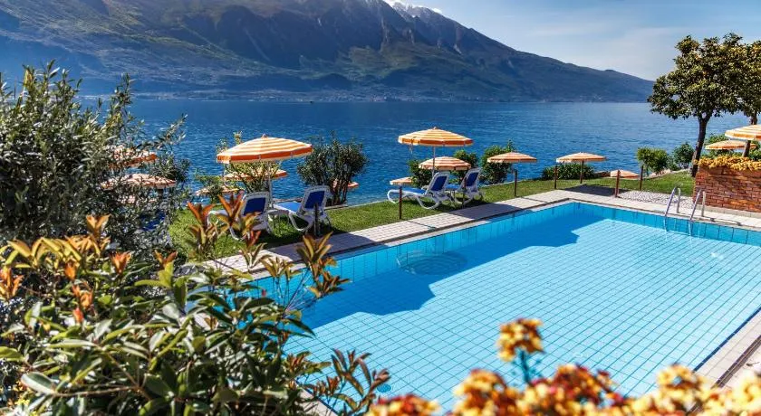 Hotel Lido Lakefront - Image 1