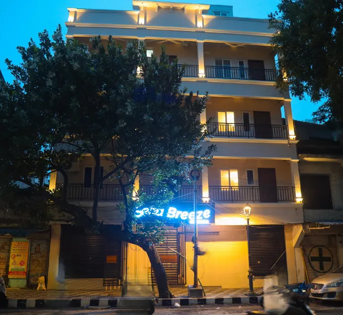 Seaa Breeze, White Town - Image 1