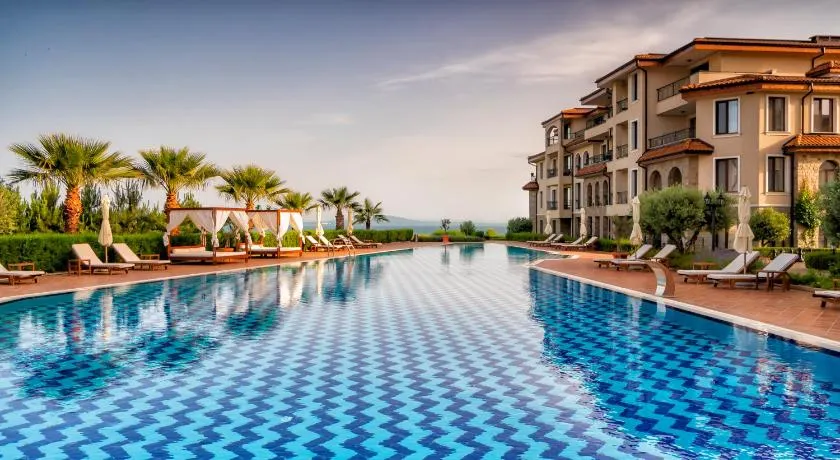Burgas Beach Resort Apartments - Image 1