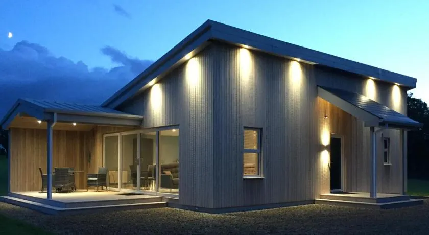 Executive Lakeside Lodge at Mullans Bay - Image 1