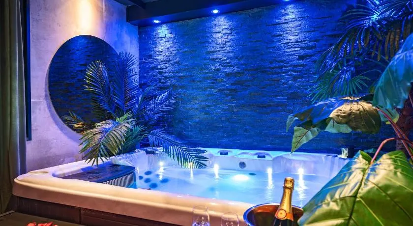 L’Insolite, Spa Privatif (Appartement Jacuzzi) - Image 1