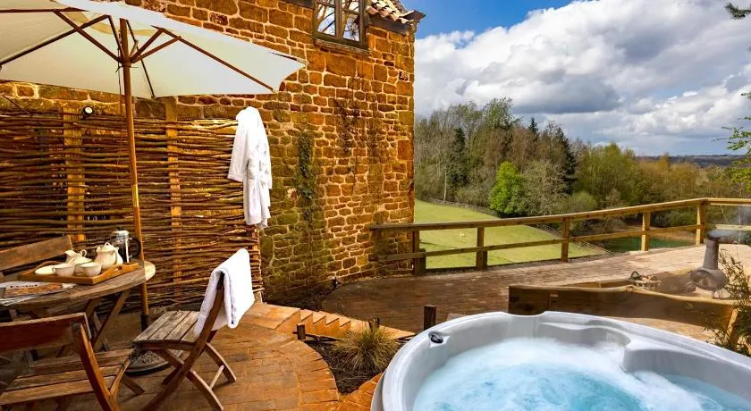 Heath Farm Holiday Cottages - Image 1