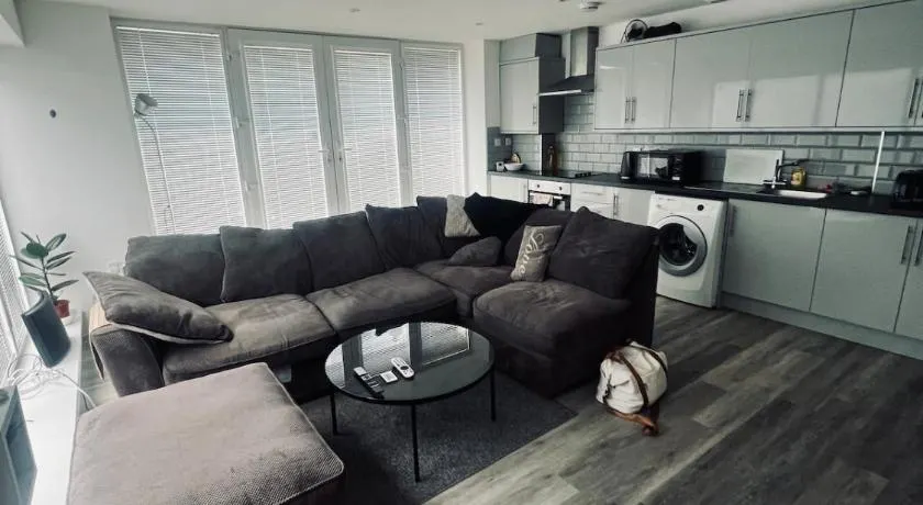 One bed flat in Sunny Southend! - Image 1