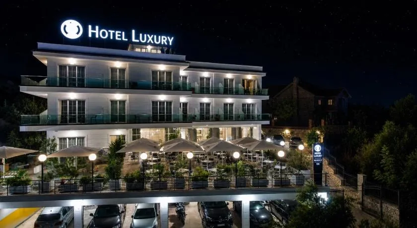 Hotel Luxury - Image 1