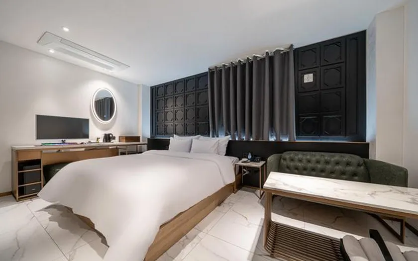 Bucheon Songnae Fjord Hotel - Image 1