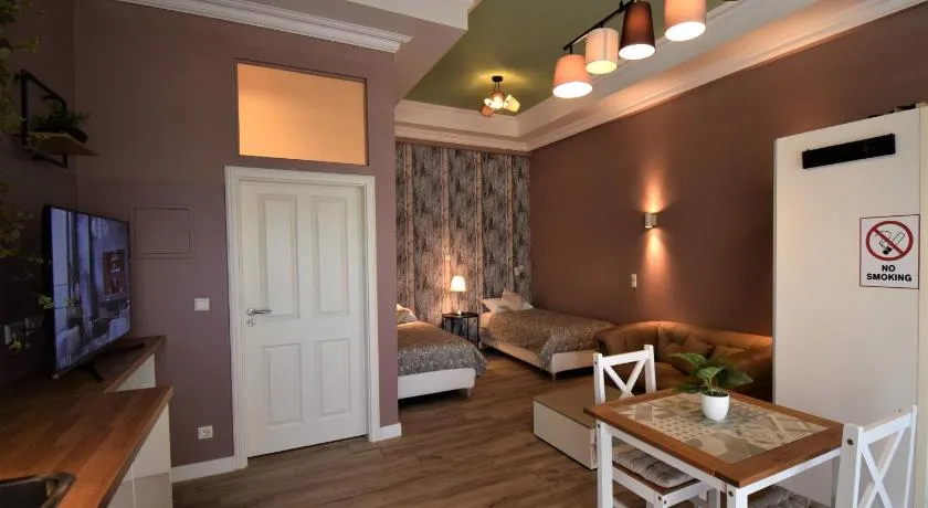 Connie's Apartments - Image 1