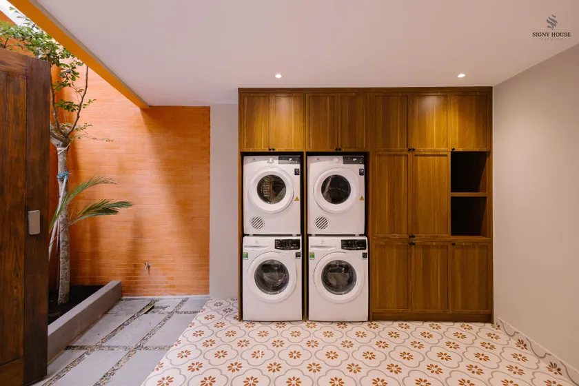Signy House Residence - Image 1