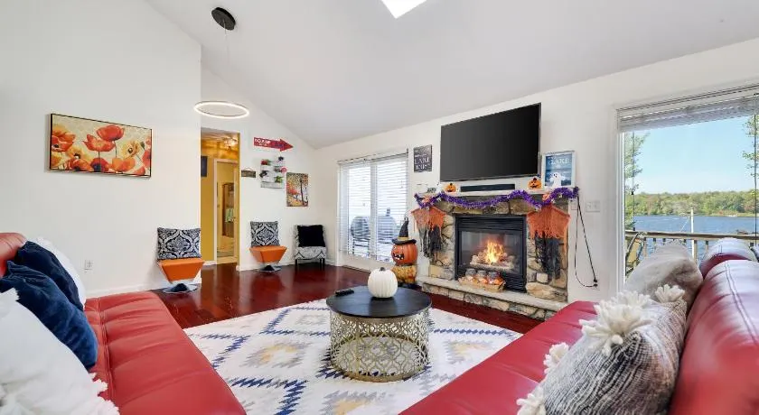 Zen Den - Pocono LakeFront with Hot Tub ! - Image 1