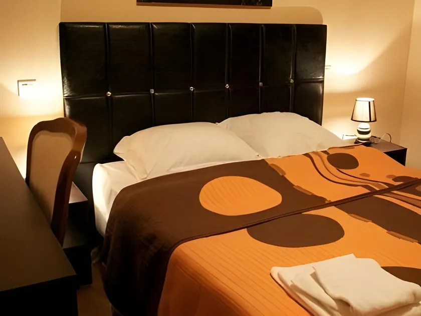 Reims Hotel - Image 1