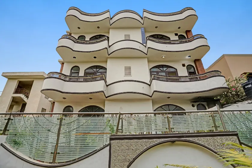 Townhouse The Premier View Near ISKCON Temple Noida - Image 1