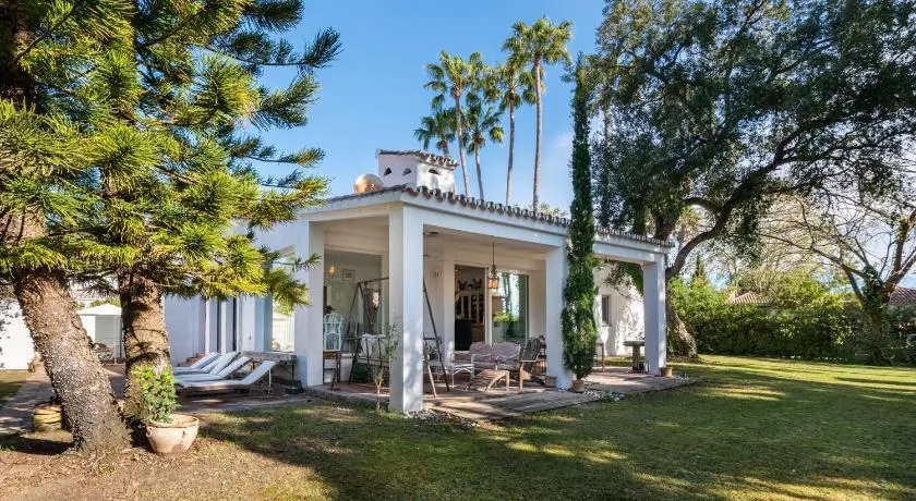 Villa Familiar con Piscina - Image 1