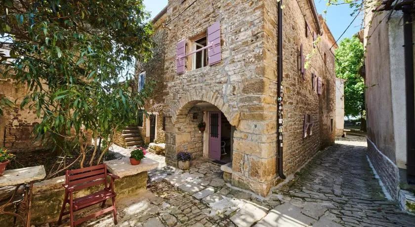 La Boutique - Image 1