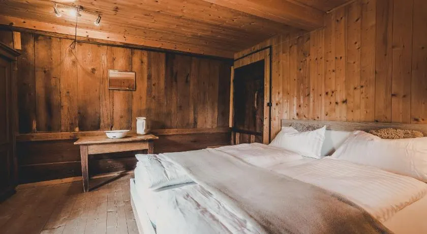 KNOTTN HÜTTL Historisches Bauernhaus ganz für euch in ALLEINLAGE in SÜDTIROL eine Zeitreise sowie Rückzugsort in den Bergen mit privater Gartenterrasse ideal für Kleingruppen Freunde und Familien mit Hund Ski-und Wandergebiet in der Nähe - Image 1