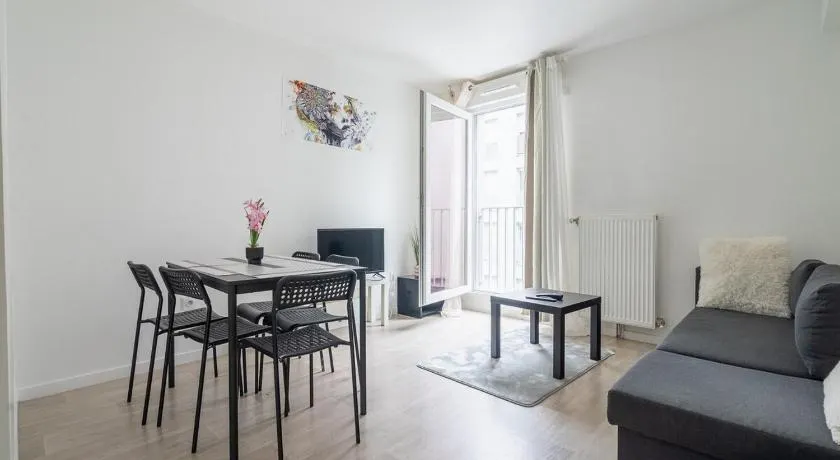 Cozy and spacious nest 15 minutes from Paris - Image 1