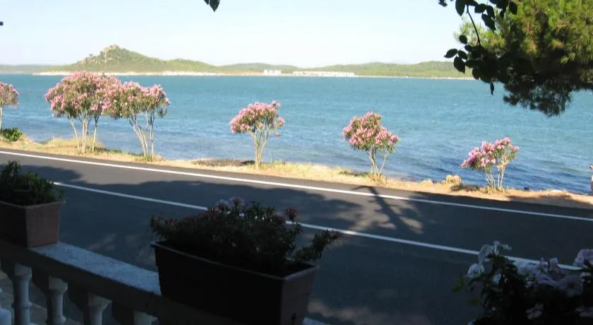 Ayvalik Dostlar Pansiyon - Image 1