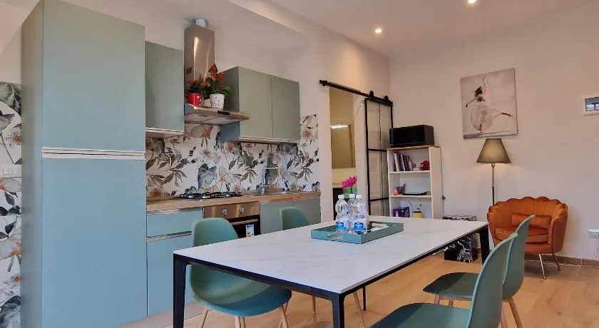 Dolce 2 bedrooms Apartment Milano 2mins to Rho Fiera & 25mins to Duomo Centre & 100m to Metro - Image 1
