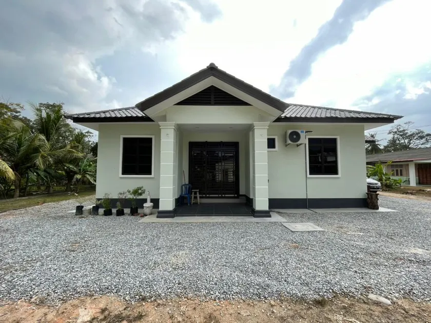 D'FAZZ HOMESTAY MUAR (MUSLIM ONLY) - Image 1