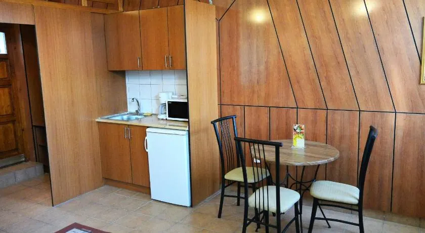 Sasi Apartmanház - Image 1