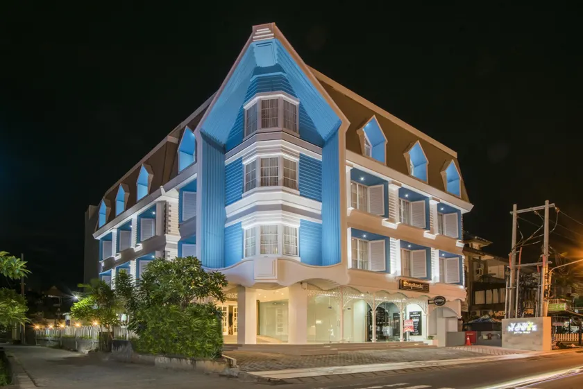 Yan's House Hotel - Image 1