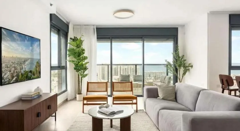 Luxury 4BR l Panoramic Sea-View Balcony l Mamad - Image 1