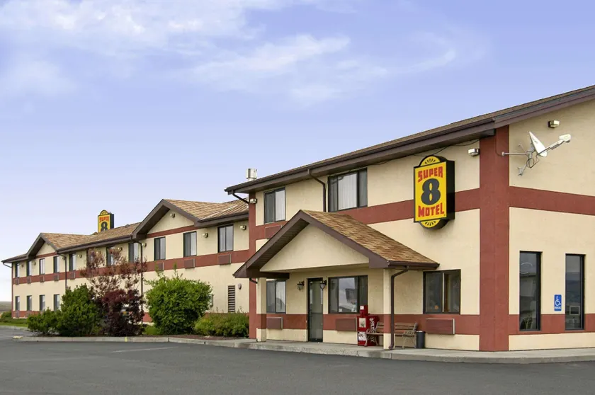 Super 8 by Wyndham Pendleton - Image 1