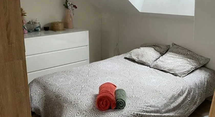 Chambre chaleureuse dans une Mancelle - Image 1