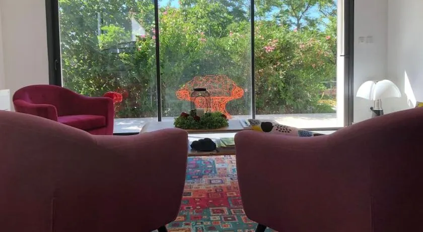 the charm of a holiday home - Image 1