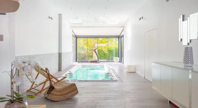 Villa QUEEN Marseille avec jardin, piscine et spa chauffé interieur - 15 couchages - Image 1