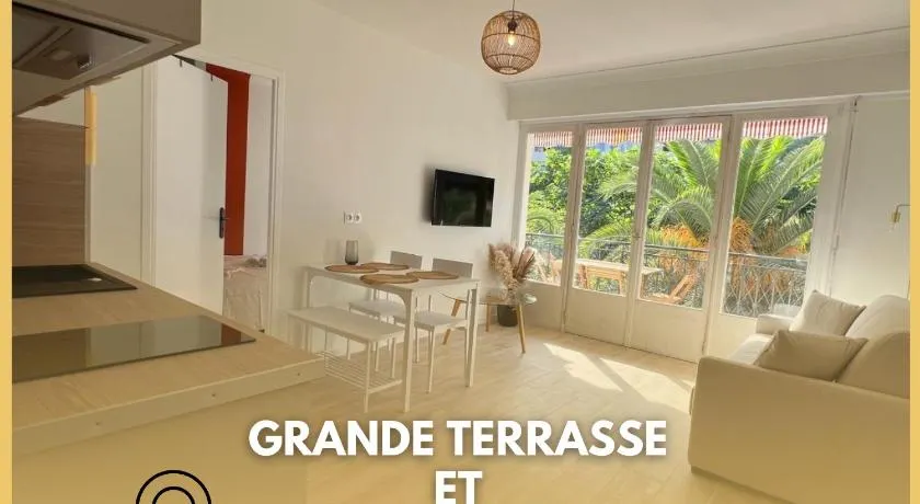 Magnifique T2 proche mer et ville refait à neuf avec terrasse - Image 1