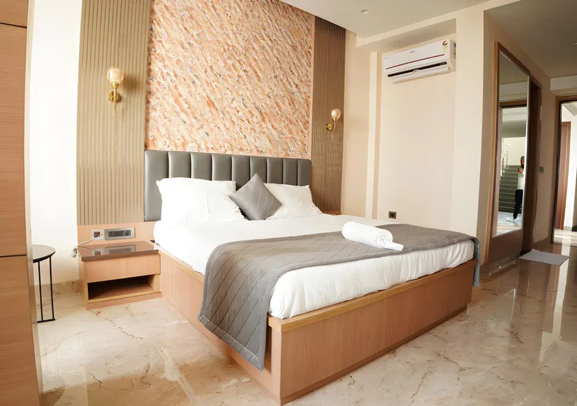 Hotel Naimat - Image 1