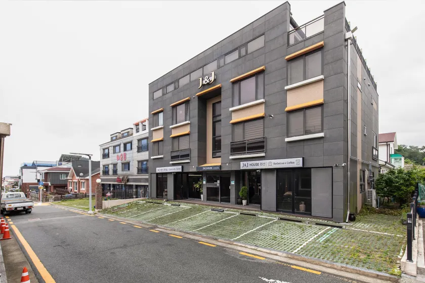 Busan J&J HOUSE - Image 1