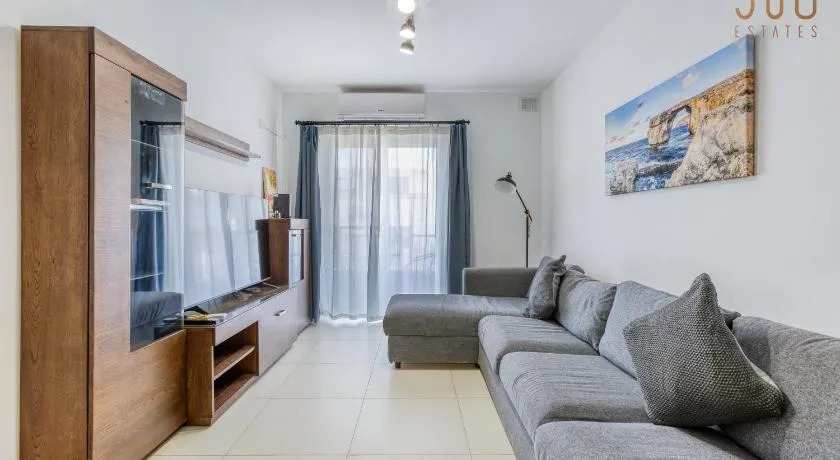 Charming & Central 3BR Apt with Private Terrace by 360 Estates - Image 1