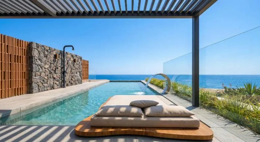Lapis Nera Villas - Beachfront & "Free" Heated Pools - Image 1