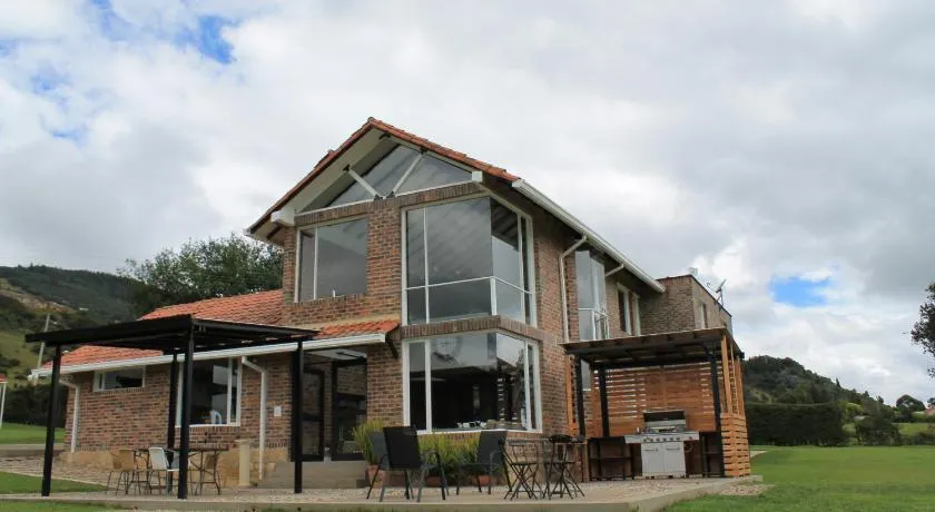 Villa La F - Image 1