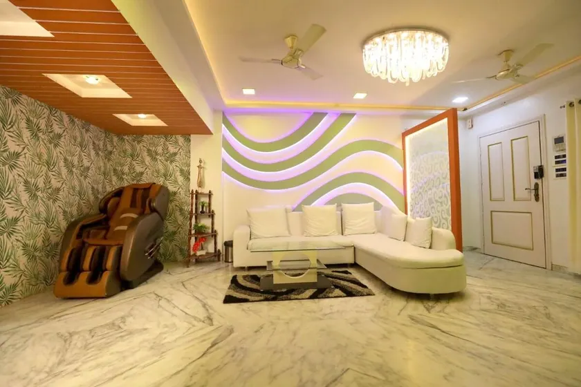 Luxury 4 Bedroom villa with pool in Kandivali East - Image 1