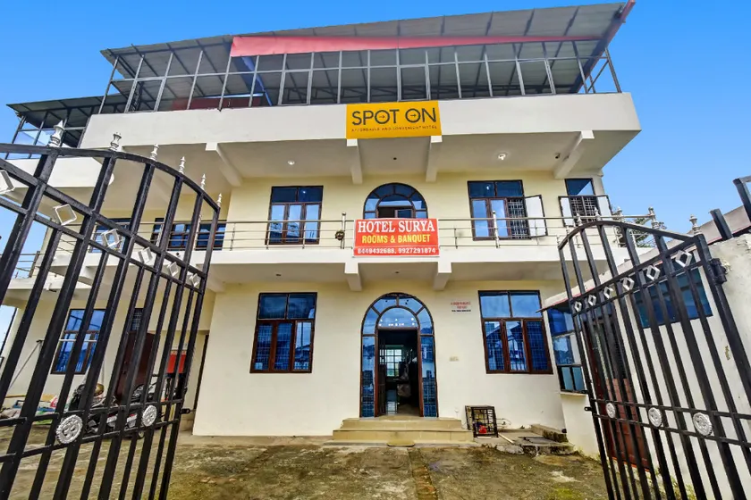 SPOT ON Hotel Surya Rooms & Banquet - Image 1