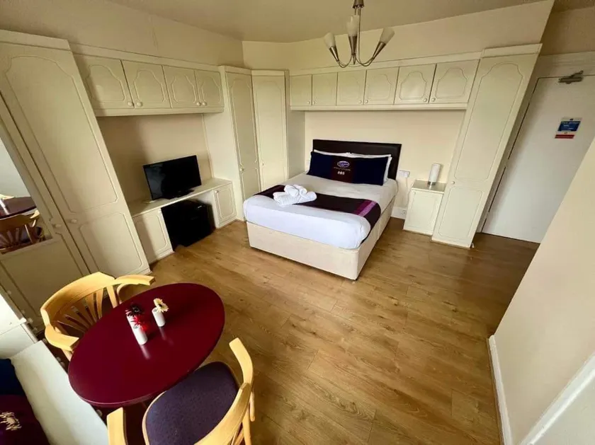 Relax Inn Newcastle - Image 1