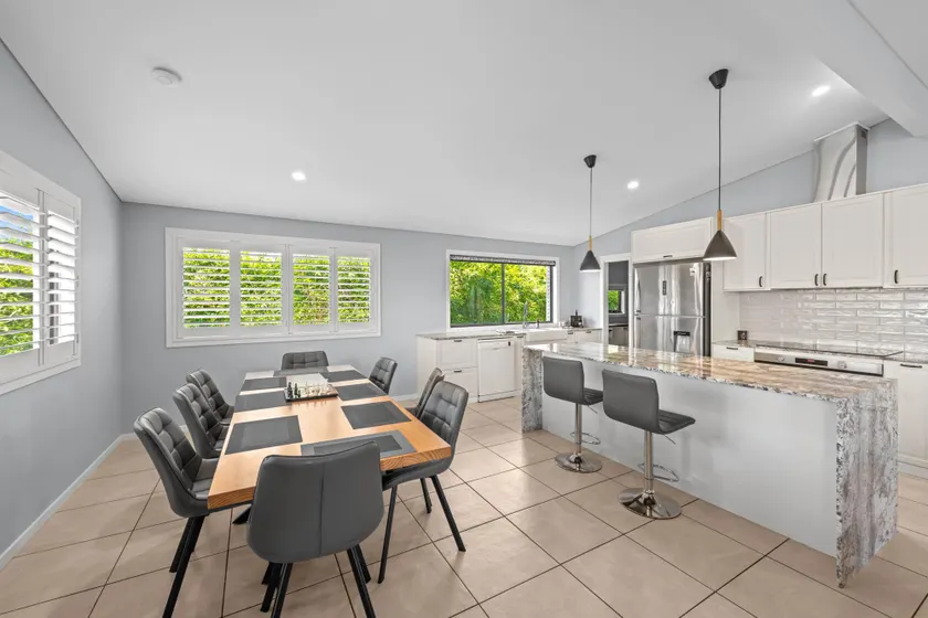 Family-sized Retreat With Private Garage - Image 1