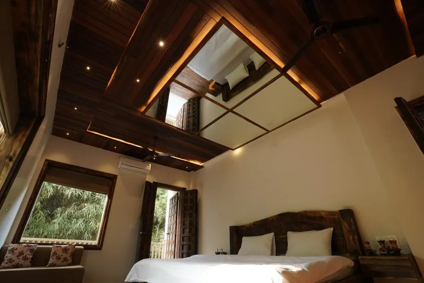 AALNA - A Luxurious Villa with Open Sky Jacuzzi - Image 1