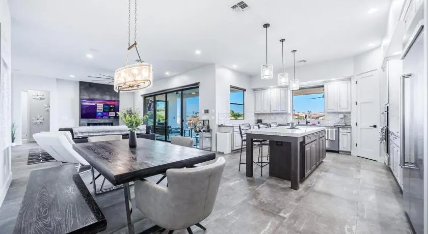 Cypress House Modern Luxury-Lake Views-Pool-RV Boat Garage - Image 1