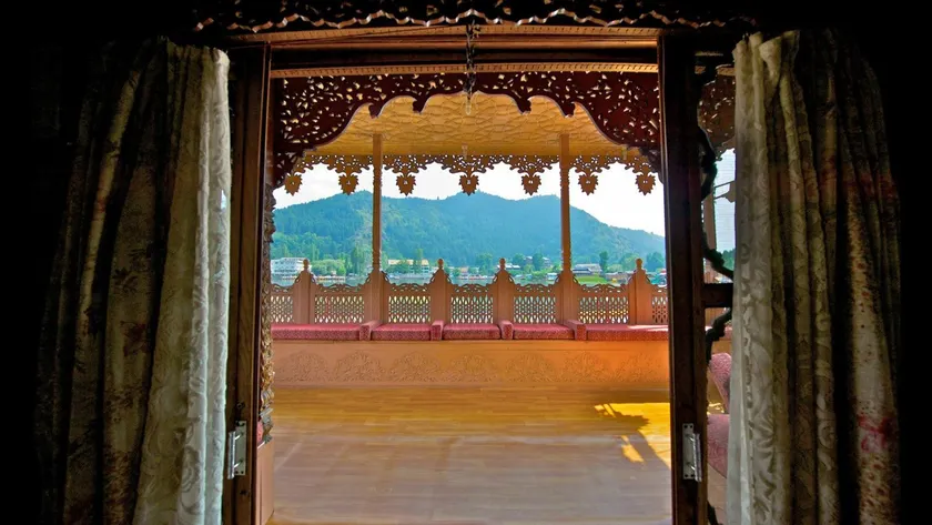 Royal Mumtaz Grp 蒙達斯集團 - Image 1