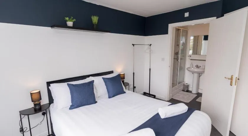 Boutique 2-Bed Apartment in Wolverhampton Centre - Image 1