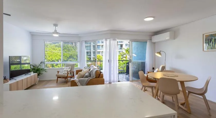 Beautifully Renovated Maroochydore Beach Apartment - Image 1