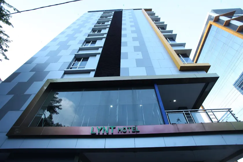 Lynt Hotel Jakarta - Image 1